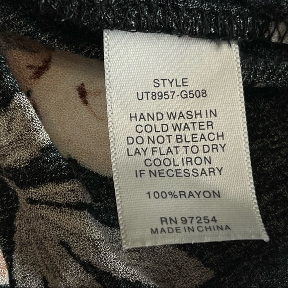 ONE CLOTHING top FLORAL knit CROP BLACK Medium M - Picture 5 of 9